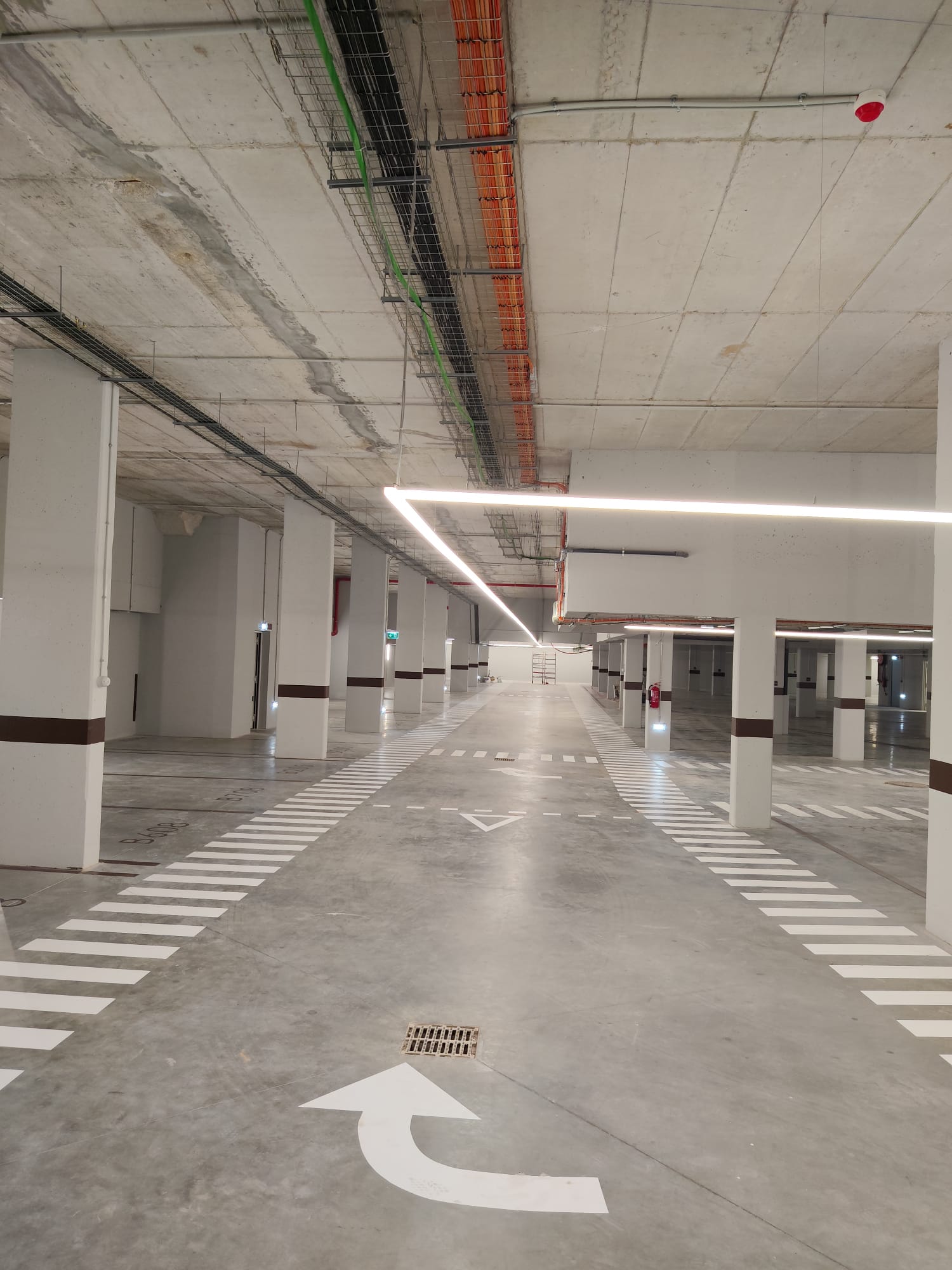 Luz que acompanha o espaço — Residências Universitárias da HUB